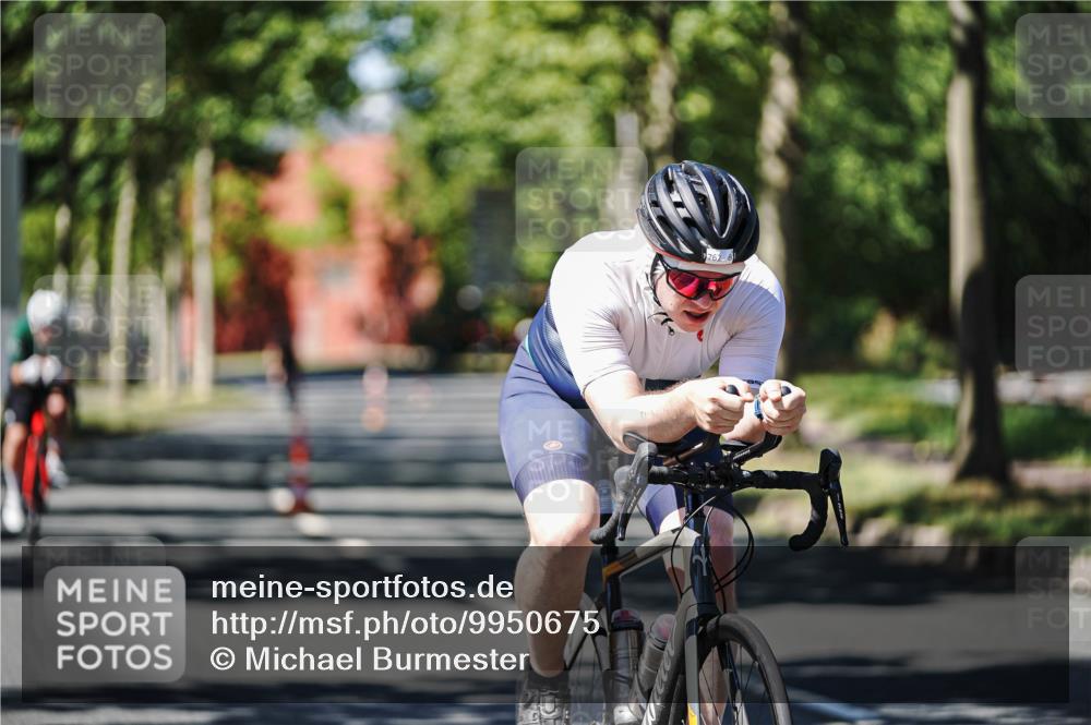 09.08.2026 - GEWOBA Citytriathlon Bremen Michael Burmester http://msf.ph/oto/9950675 09.08.2026 13:15:09 Radfahren 565, 653, 762, 948, 1017, 1126, 1136 meine-sportfotos.de