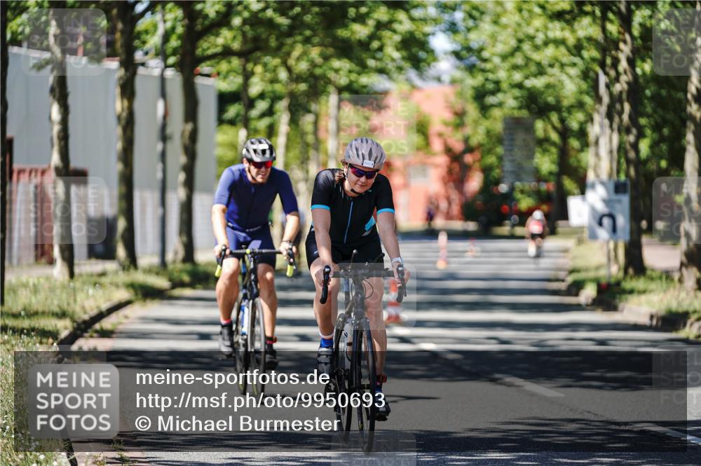 09.08.2026 - GEWOBA Citytriathlon Bremen Michael Burmester http://msf.ph/oto/9950693 09.08.2026 13:15:30 Radfahren 673, 727, 834, 844, 918, 1113 meine-sportfotos.de