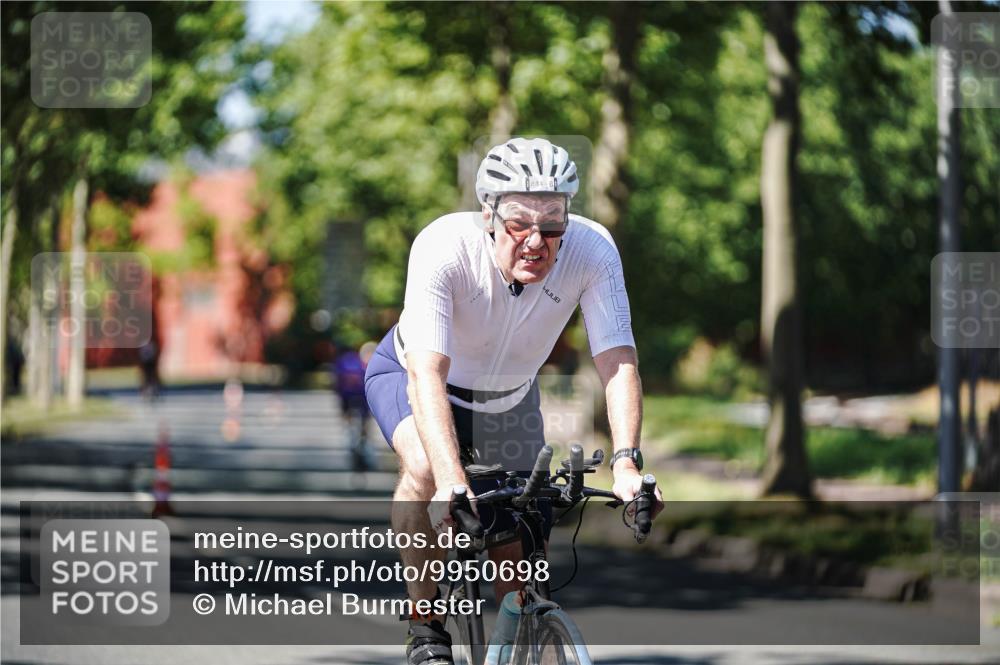 09.08.2026 - GEWOBA Citytriathlon Bremen Michael Burmester http://msf.ph/oto/9950698 09.08.2026 13:15:36 Radfahren 673, 727, 844, 888, 918, 1113 meine-sportfotos.de