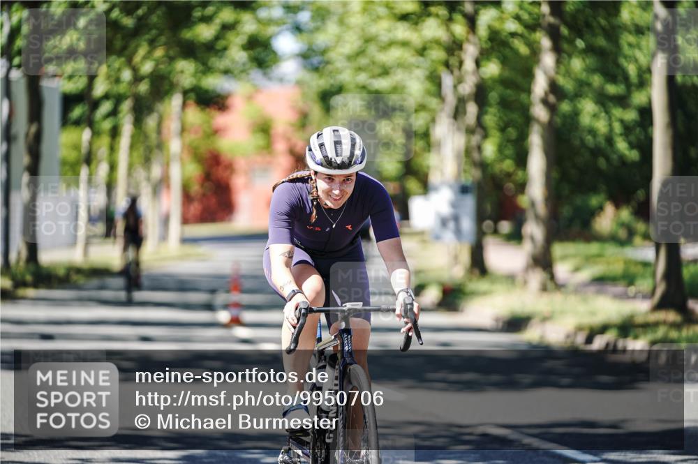 09.08.2026 - GEWOBA Citytriathlon Bremen Michael Burmester http://msf.ph/oto/9950706 09.08.2026 13:15:48 Radfahren 637, 809, 888, 954 meine-sportfotos.de