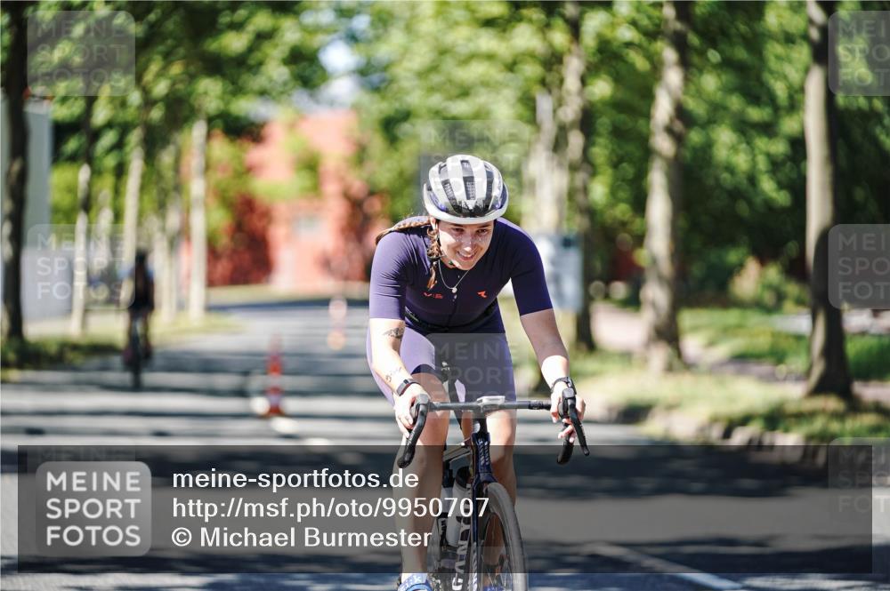 09.08.2026 - GEWOBA Citytriathlon Bremen Michael Burmester http://msf.ph/oto/9950707 09.08.2026 13:15:48 Radfahren 637, 809, 888, 954 meine-sportfotos.de