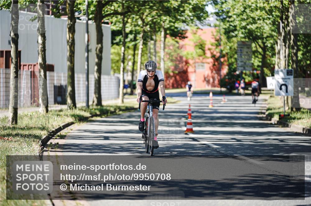 09.08.2026 - GEWOBA Citytriathlon Bremen Michael Burmester http://msf.ph/oto/9950708 09.08.2026 13:15:50 Radfahren 637, 809, 888, 954 meine-sportfotos.de