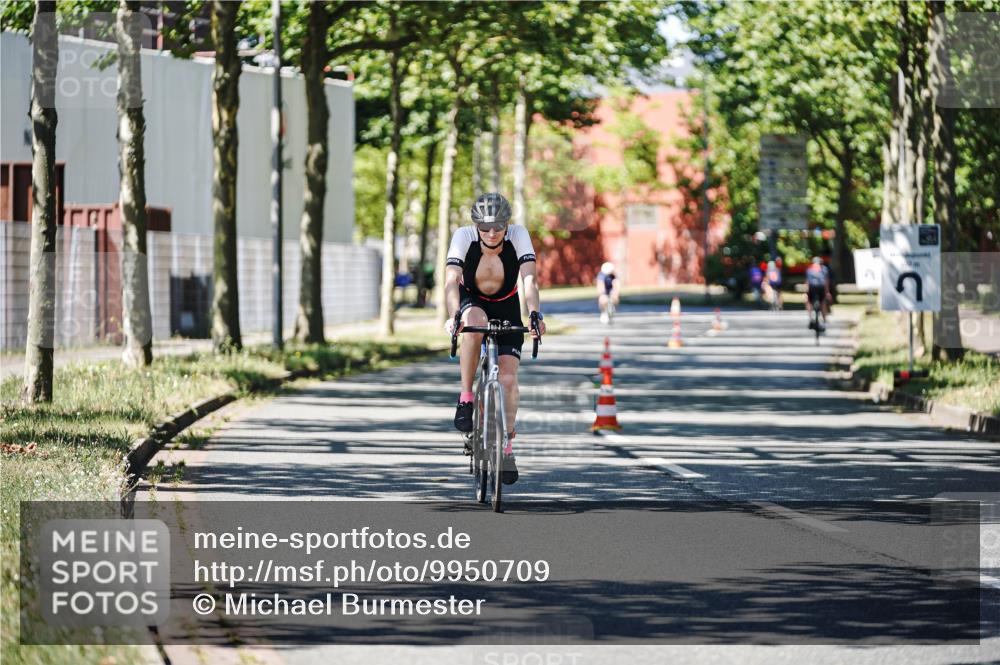 09.08.2026 - GEWOBA Citytriathlon Bremen Michael Burmester http://msf.ph/oto/9950709 09.08.2026 13:15:50 Radfahren 637, 809, 888, 954 meine-sportfotos.de