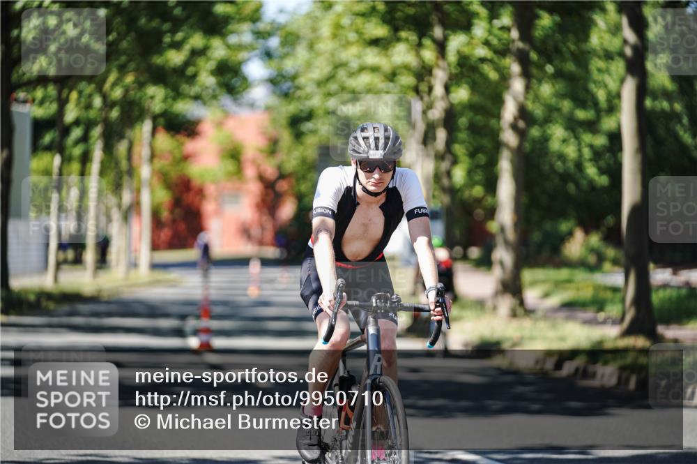 09.08.2026 - GEWOBA Citytriathlon Bremen Michael Burmester http://msf.ph/oto/9950710 09.08.2026 13:15:51 Radfahren 637, 809, 888, 954 meine-sportfotos.de