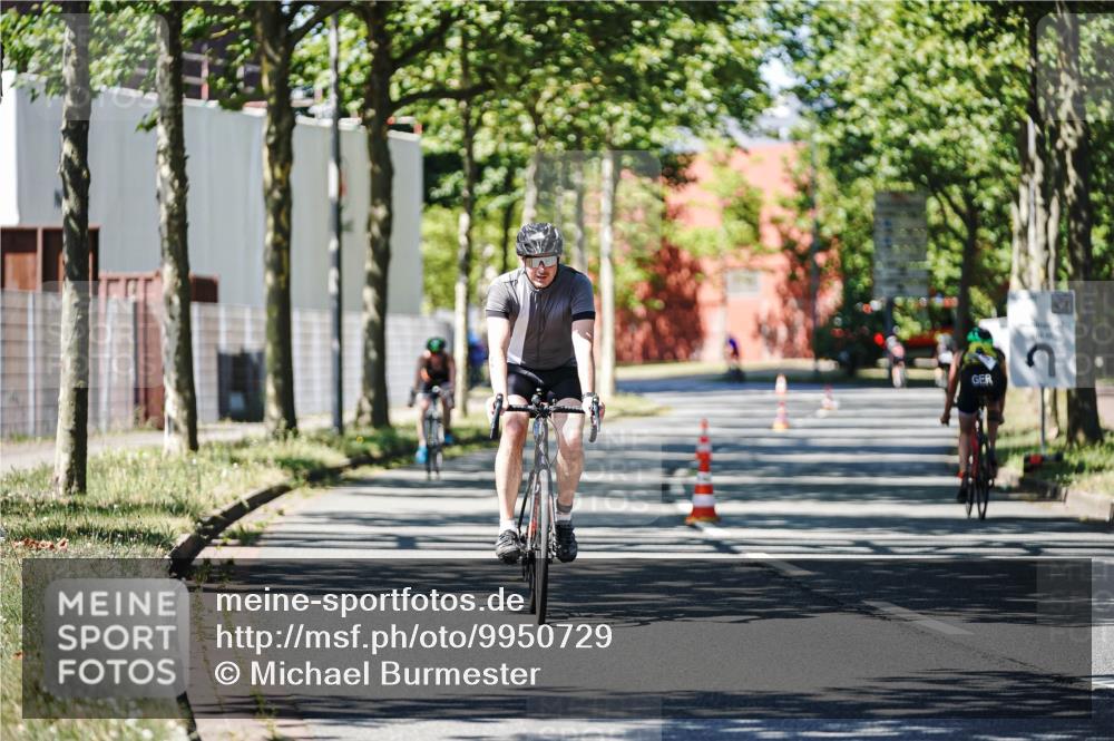 09.08.2026 - GEWOBA Citytriathlon Bremen Michael Burmester http://msf.ph/oto/9950729 09.08.2026 13:16:32 Radfahren 733, 780, 886, 976, 998 meine-sportfotos.de