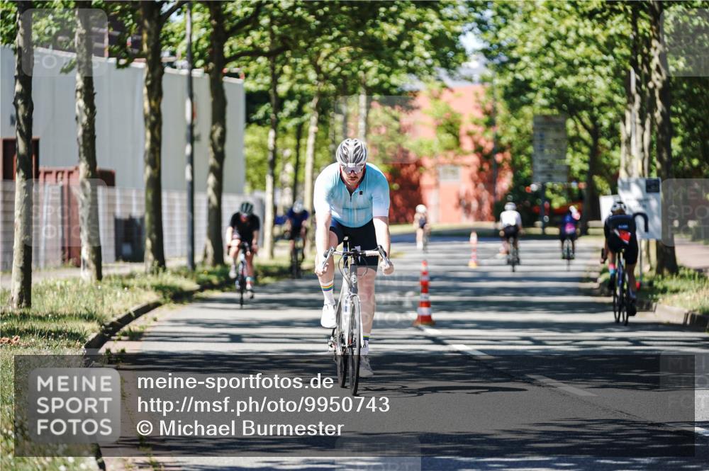 09.08.2026 - GEWOBA Citytriathlon Bremen Michael Burmester http://msf.ph/oto/9950743 09.08.2026 13:17:01 Radfahren 564, 603, 806, 942, 1101 meine-sportfotos.de