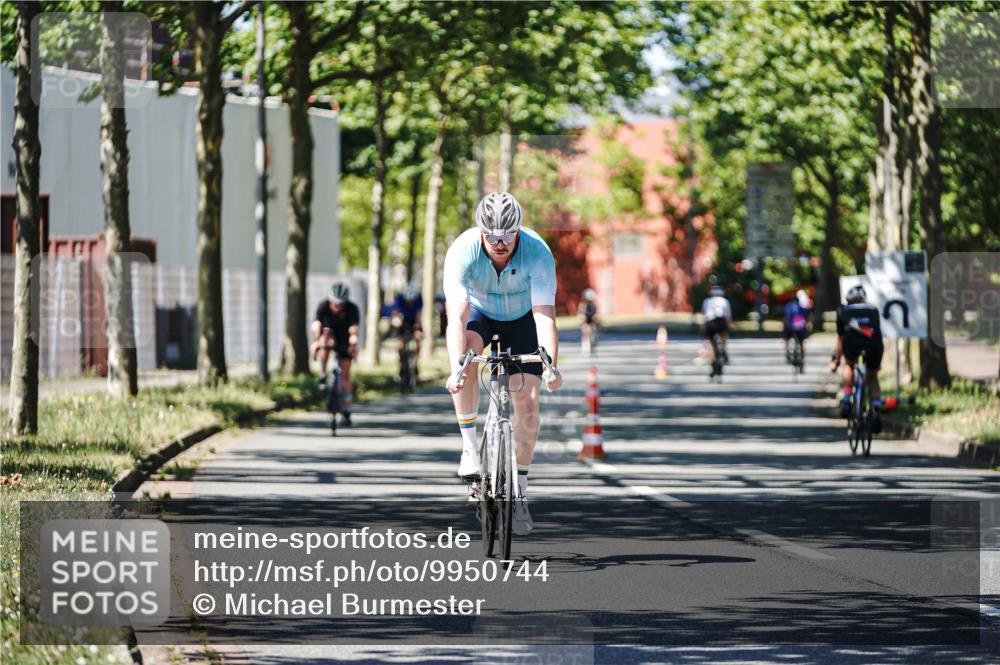 09.08.2026 - GEWOBA Citytriathlon Bremen Michael Burmester http://msf.ph/oto/9950744 09.08.2026 13:17:01 Radfahren 564, 603, 806, 942, 1101 meine-sportfotos.de