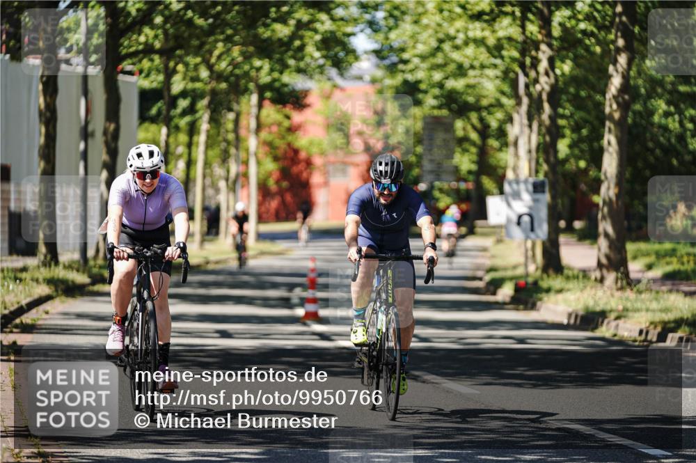 09.08.2026 - GEWOBA Citytriathlon Bremen Michael Burmester http://msf.ph/oto/9950766 09.08.2026 13:17:40 Radfahren 930, 968, 1003, 1132 meine-sportfotos.de