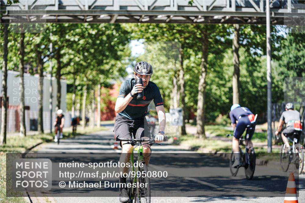 09.08.2026 - GEWOBA Citytriathlon Bremen Michael Burmester http://msf.ph/oto/9950800 09.08.2026 13:18:47 Radfahren 800, 956, 1104, 1115, 1159 meine-sportfotos.de