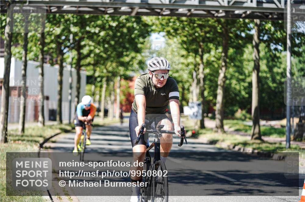 09.08.2026 - GEWOBA Citytriathlon Bremen Michael Burmester http://msf.ph/oto/9950802 09.08.2026 13:18:51 Radfahren 626, 800, 1104, 1115, 1159 meine-sportfotos.de
