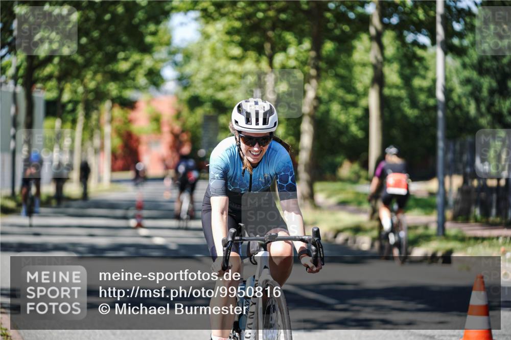 09.08.2026 - GEWOBA Citytriathlon Bremen Michael Burmester http://msf.ph/oto/9950816 09.08.2026 13:19:31 Radfahren 693, 813, 944 meine-sportfotos.de