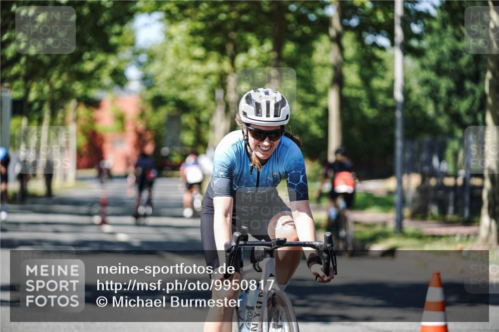 09.08.2026 - GEWOBA Citytriathlon Bremen Michael Burmester http://msf.ph/oto/9950817 09.08.2026 13:19:31 Radfahren 693, 813, 944 meine-sportfotos.de