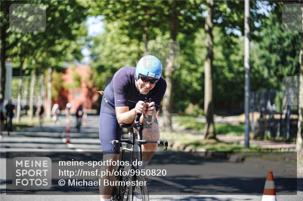 09.08.2026 - GEWOBA Citytriathlon Bremen Michael Burmester http://msf.ph/oto/9950820 09.08.2026 13:19:33 Radfahren 693, 785, 813, 944, 1107 meine-sportfotos.de