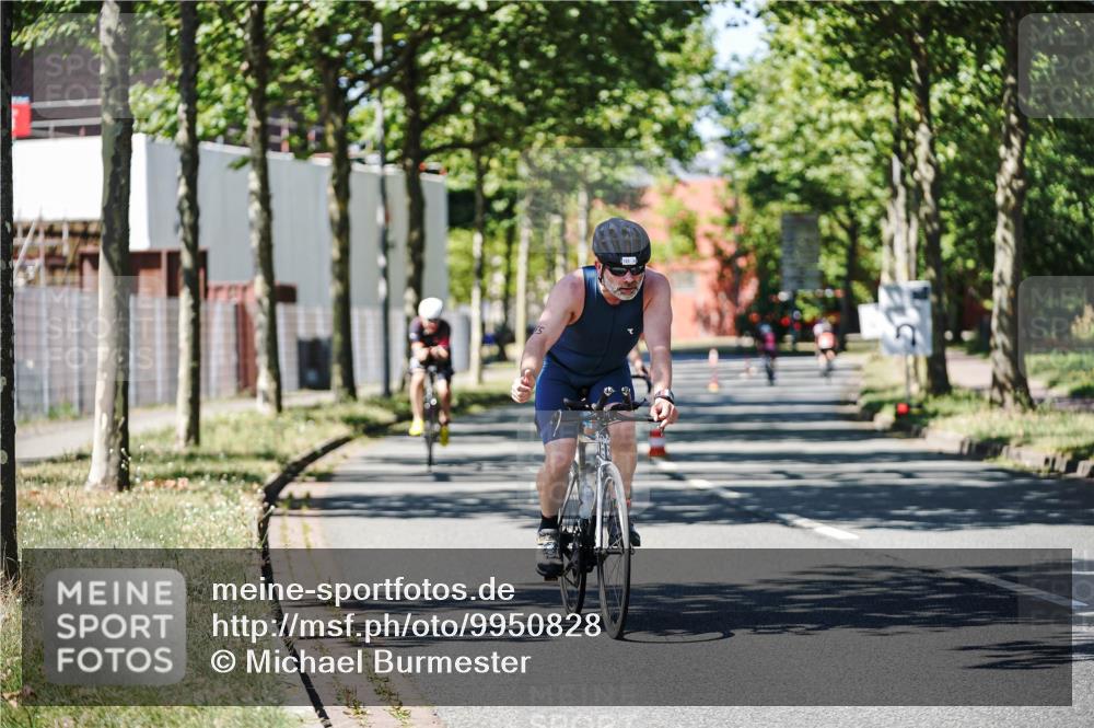 09.08.2026 - GEWOBA Citytriathlon Bremen Michael Burmester http://msf.ph/oto/9950828 09.08.2026 13:19:40 Radfahren 693, 785, 813, 944, 1014, 1107 meine-sportfotos.de
