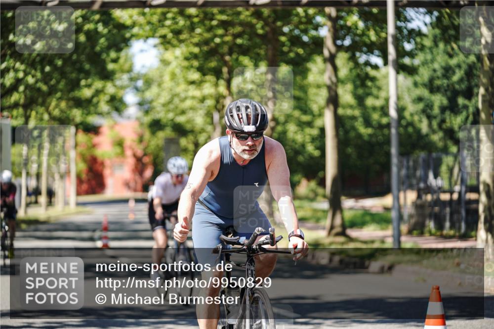 09.08.2026 - GEWOBA Citytriathlon Bremen Michael Burmester http://msf.ph/oto/9950829 09.08.2026 13:19:40 Radfahren 693, 785, 813, 944, 1014, 1107 meine-sportfotos.de
