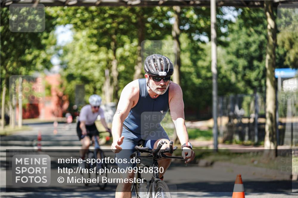 09.08.2026 - GEWOBA Citytriathlon Bremen Michael Burmester http://msf.ph/oto/9950830 09.08.2026 13:19:40 Radfahren 693, 785, 813, 944, 1014, 1107 meine-sportfotos.de