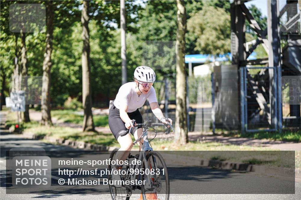 09.08.2026 - GEWOBA Citytriathlon Bremen Michael Burmester http://msf.ph/oto/9950831 09.08.2026 13:19:41 Radfahren 693, 785, 813, 944, 1014, 1107 meine-sportfotos.de
