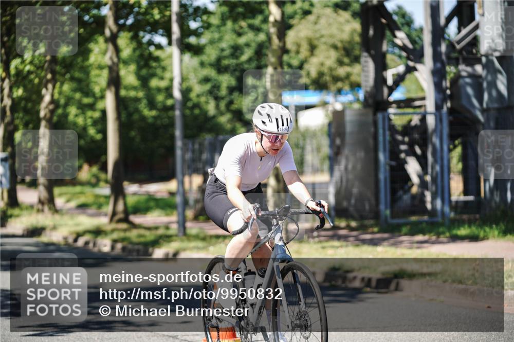 09.08.2026 - GEWOBA Citytriathlon Bremen Michael Burmester http://msf.ph/oto/9950832 09.08.2026 13:19:41 Radfahren 693, 785, 813, 944, 1014, 1107 meine-sportfotos.de