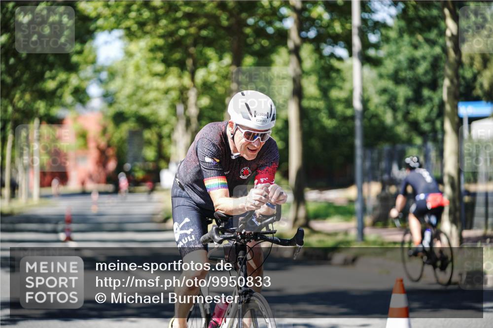 09.08.2026 - GEWOBA Citytriathlon Bremen Michael Burmester http://msf.ph/oto/9950833 09.08.2026 13:19:42 Radfahren 693, 785, 813, 944, 1014, 1107 meine-sportfotos.de