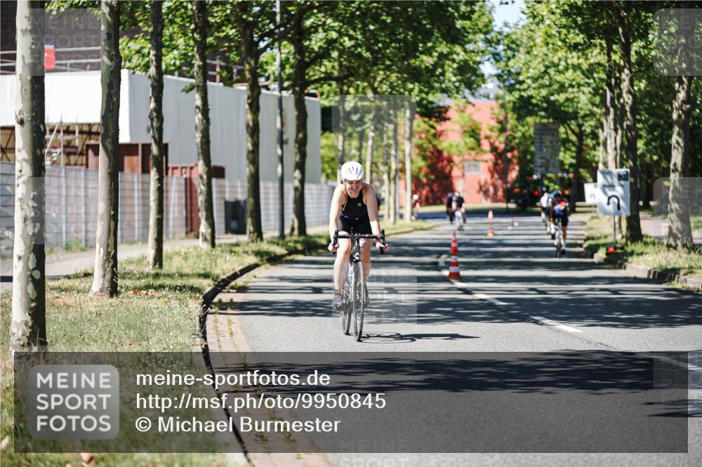 09.08.2026 - GEWOBA Citytriathlon Bremen Michael Burmester http://msf.ph/oto/9950845 09.08.2026 13:20:05 Radfahren 656, 817, 859, 923, 940 meine-sportfotos.de