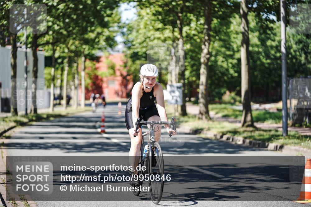 09.08.2026 - GEWOBA Citytriathlon Bremen Michael Burmester http://msf.ph/oto/9950846 09.08.2026 13:20:06 Radfahren 656, 817, 859, 923, 940 meine-sportfotos.de