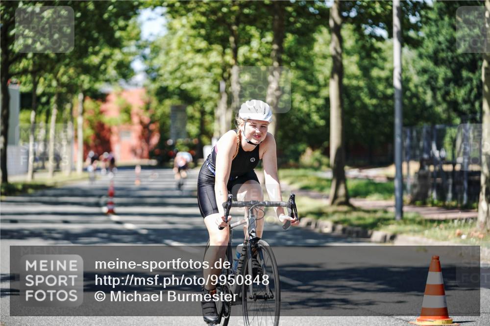 09.08.2026 - GEWOBA Citytriathlon Bremen Michael Burmester http://msf.ph/oto/9950848 09.08.2026 13:20:06 Radfahren 656, 817, 859, 923, 940 meine-sportfotos.de