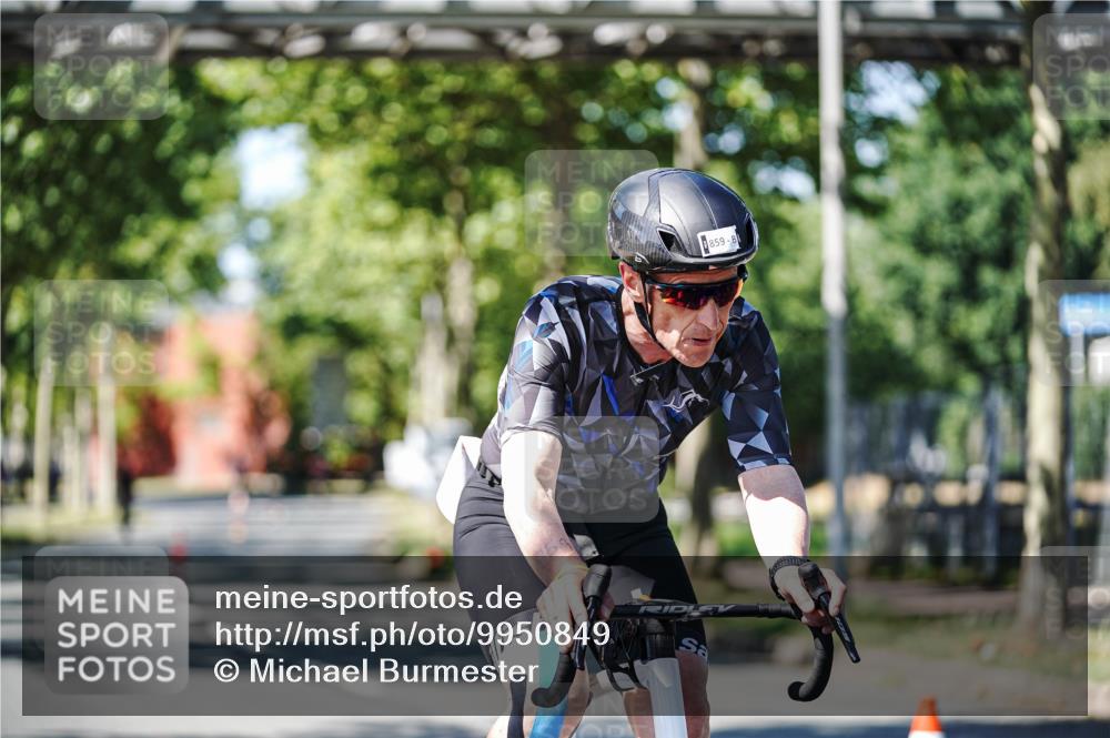 09.08.2026 - GEWOBA Citytriathlon Bremen Michael Burmester http://msf.ph/oto/9950849 09.08.2026 13:20:15 Radfahren 859, 923, 933, 943, 1140 meine-sportfotos.de