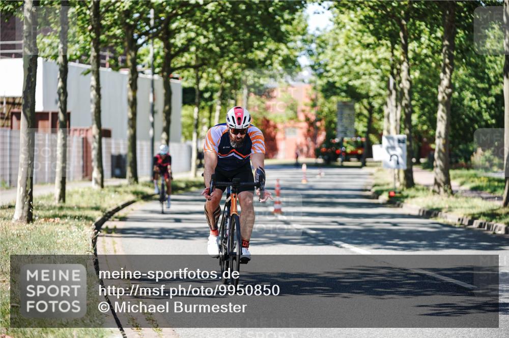 09.08.2026 - GEWOBA Citytriathlon Bremen Michael Burmester http://msf.ph/oto/9950850 09.08.2026 13:20:17 Radfahren 859, 933, 943, 1140 meine-sportfotos.de