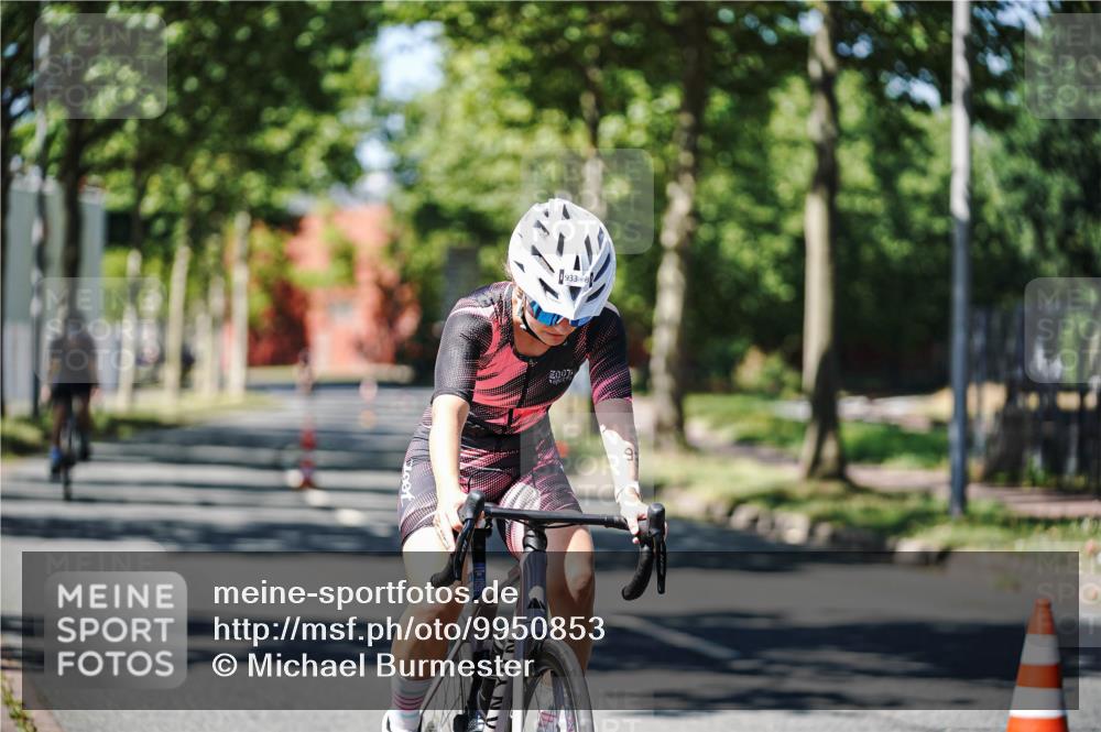 09.08.2026 - GEWOBA Citytriathlon Bremen Michael Burmester http://msf.ph/oto/9950853 09.08.2026 13:20:20 Radfahren 859, 933, 943, 1140 meine-sportfotos.de