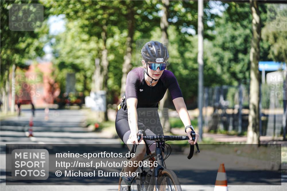 09.08.2026 - GEWOBA Citytriathlon Bremen Michael Burmester http://msf.ph/oto/9950856 09.08.2026 13:20:23 Radfahren 859, 933, 943, 991, 1140 meine-sportfotos.de