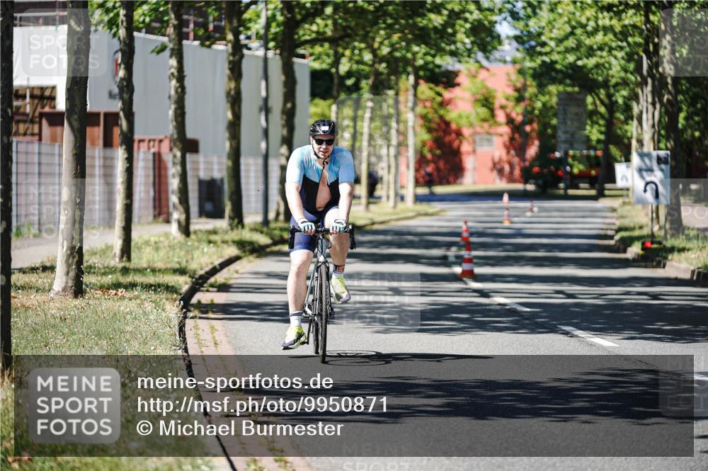 09.08.2026 - GEWOBA Citytriathlon Bremen Michael Burmester http://msf.ph/oto/9950871 09.08.2026 13:20:49 Radfahren 672, 957, 1125 meine-sportfotos.de