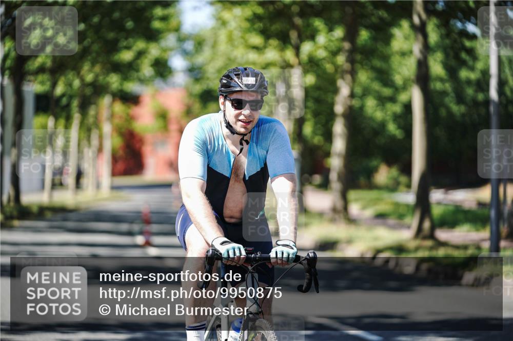 09.08.2026 - GEWOBA Citytriathlon Bremen Michael Burmester http://msf.ph/oto/9950875 09.08.2026 13:20:51 Radfahren 672, 957, 1125 meine-sportfotos.de