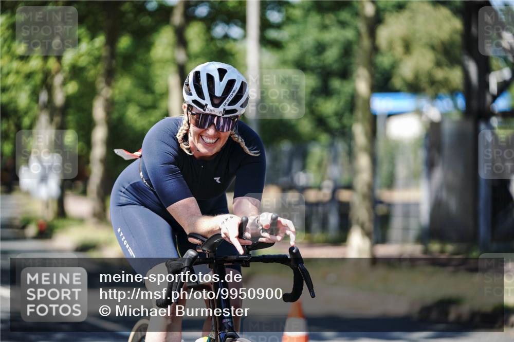 09.08.2026 - GEWOBA Citytriathlon Bremen Michael Burmester http://msf.ph/oto/9950900 09.08.2026 13:22:20 Radfahren 985 meine-sportfotos.de