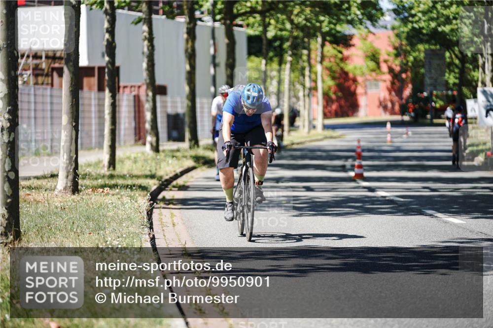 09.08.2026 - GEWOBA Citytriathlon Bremen Michael Burmester http://msf.ph/oto/9950901 09.08.2026 13:22:35 Radfahren 731, 890, 1157 meine-sportfotos.de