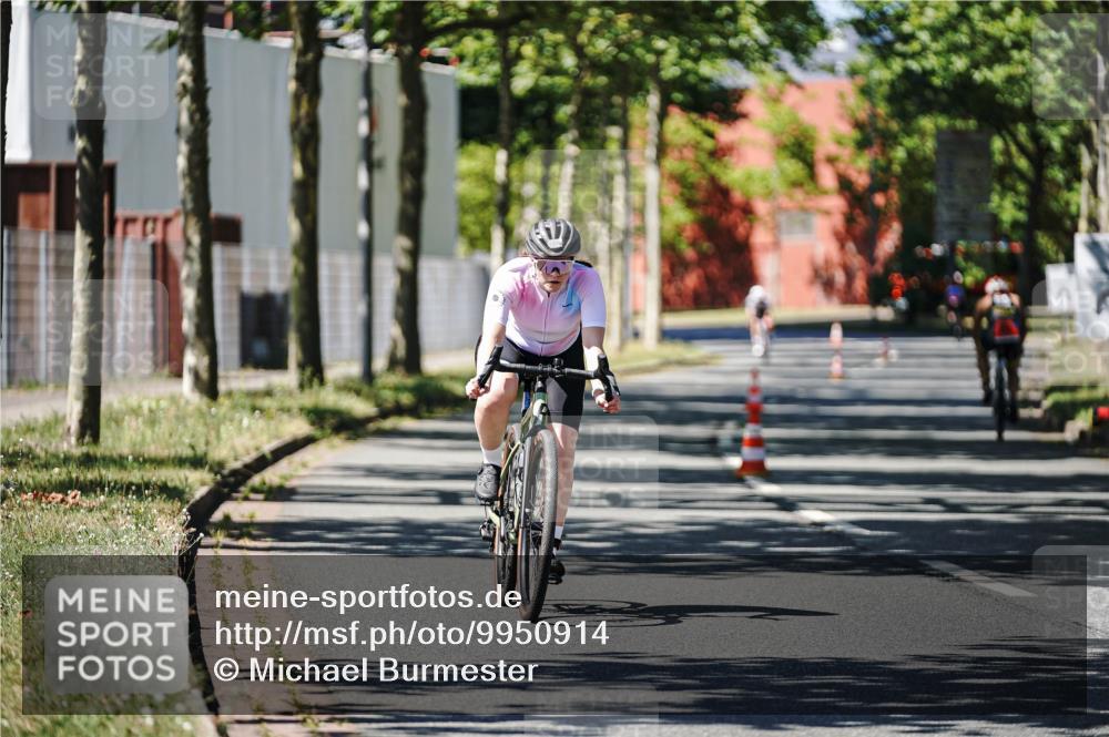 09.08.2026 - GEWOBA Citytriathlon Bremen Michael Burmester http://msf.ph/oto/9950914 09.08.2026 13:23:04 Radfahren 779, 828, 1106 meine-sportfotos.de