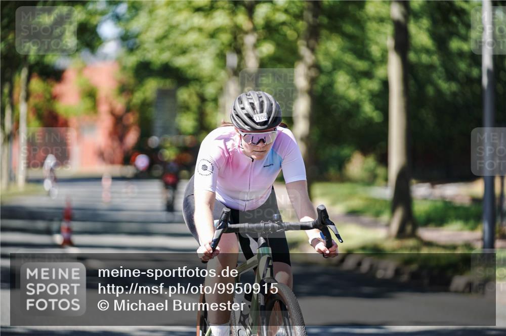 09.08.2026 - GEWOBA Citytriathlon Bremen Michael Burmester http://msf.ph/oto/9950915 09.08.2026 13:23:05 Radfahren 779, 828, 1106 meine-sportfotos.de