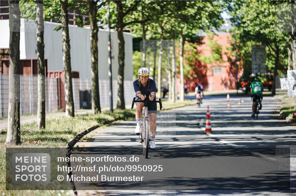 09.08.2026 - GEWOBA Citytriathlon Bremen Michael Burmester http://msf.ph/oto/9950925 09.08.2026 13:23:32 Radfahren 842, 941, 966, 997, 1122 meine-sportfotos.de