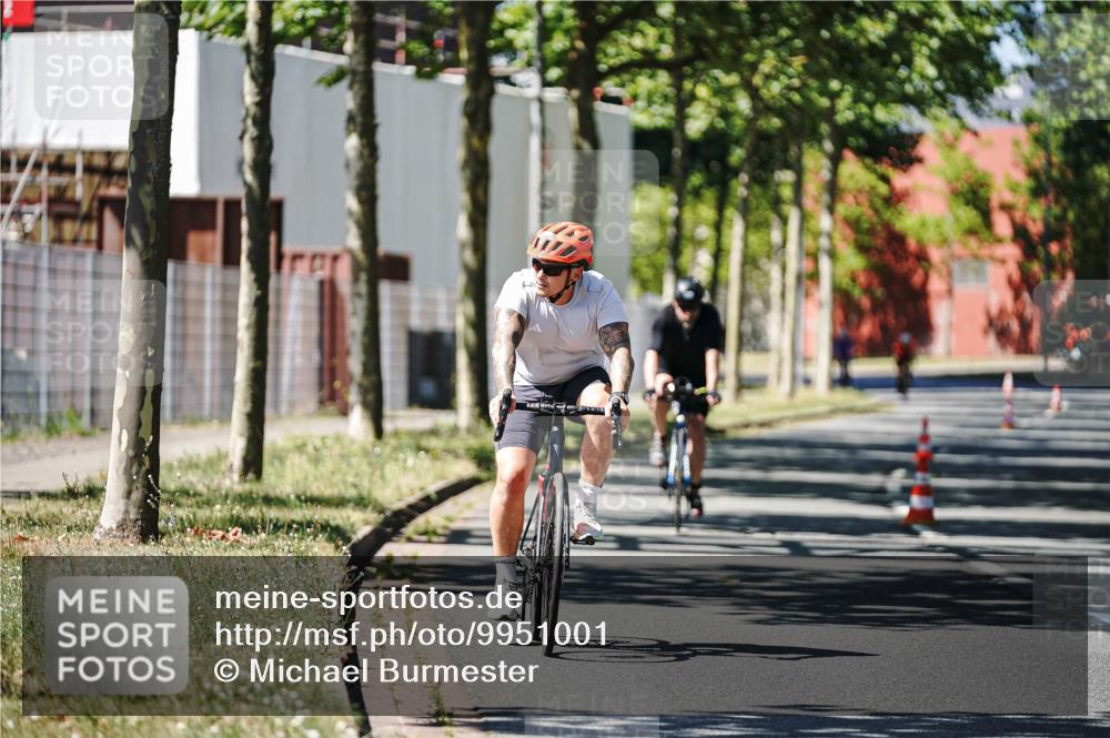 09.08.2026 - GEWOBA Citytriathlon Bremen Michael Burmester http://msf.ph/oto/9951001 09.08.2026 13:30:18 Radfahren 724, 795 meine-sportfotos.de
