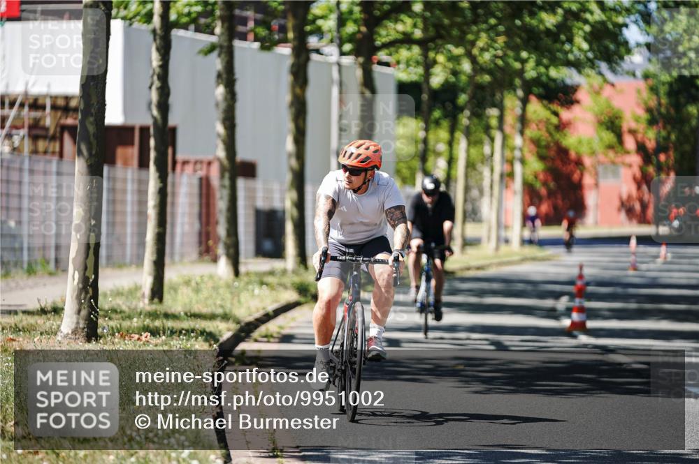 09.08.2026 - GEWOBA Citytriathlon Bremen Michael Burmester http://msf.ph/oto/9951002 09.08.2026 13:30:18 Radfahren 724, 795 meine-sportfotos.de