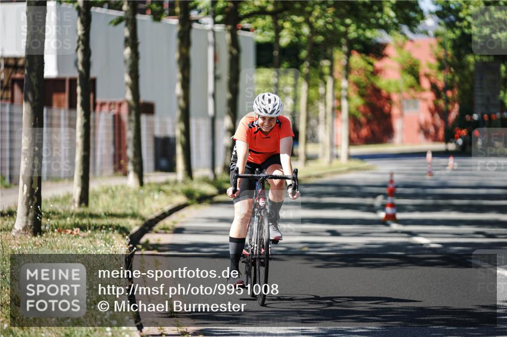 09.08.2026 - GEWOBA Citytriathlon Bremen Michael Burmester http://msf.ph/oto/9951008 09.08.2026 13:30:30 Radfahren 905, 963 meine-sportfotos.de