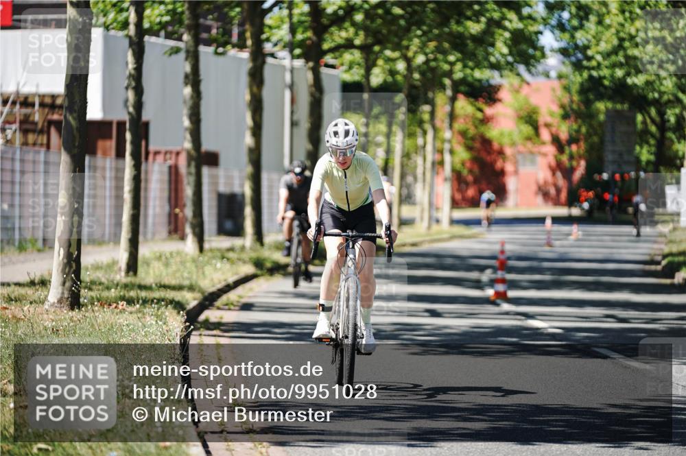 09.08.2026 - GEWOBA Citytriathlon Bremen Michael Burmester http://msf.ph/oto/9951028 09.08.2026 13:32:13 Radfahren 993, 1103, 1141 meine-sportfotos.de