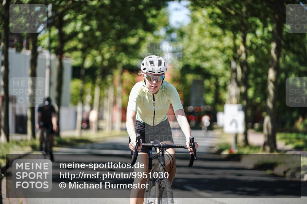 09.08.2026 - GEWOBA Citytriathlon Bremen Michael Burmester http://msf.ph/oto/9951030 09.08.2026 13:32:14 Radfahren 993, 1103, 1141 meine-sportfotos.de