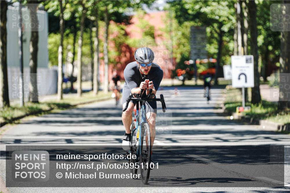 09.08.2026 - GEWOBA Citytriathlon Bremen Michael Burmester http://msf.ph/oto/9951101 09.08.2026 14:07:41 Radfahren 112, 120 meine-sportfotos.de