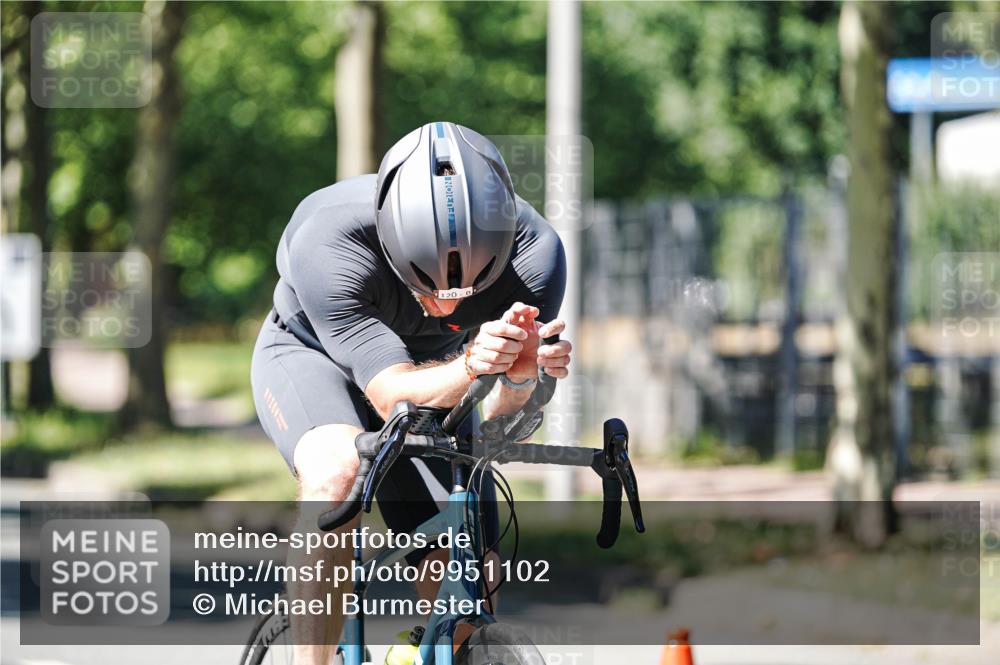 09.08.2026 - GEWOBA Citytriathlon Bremen Michael Burmester http://msf.ph/oto/9951102 09.08.2026 14:07:42 Radfahren 112, 120 meine-sportfotos.de