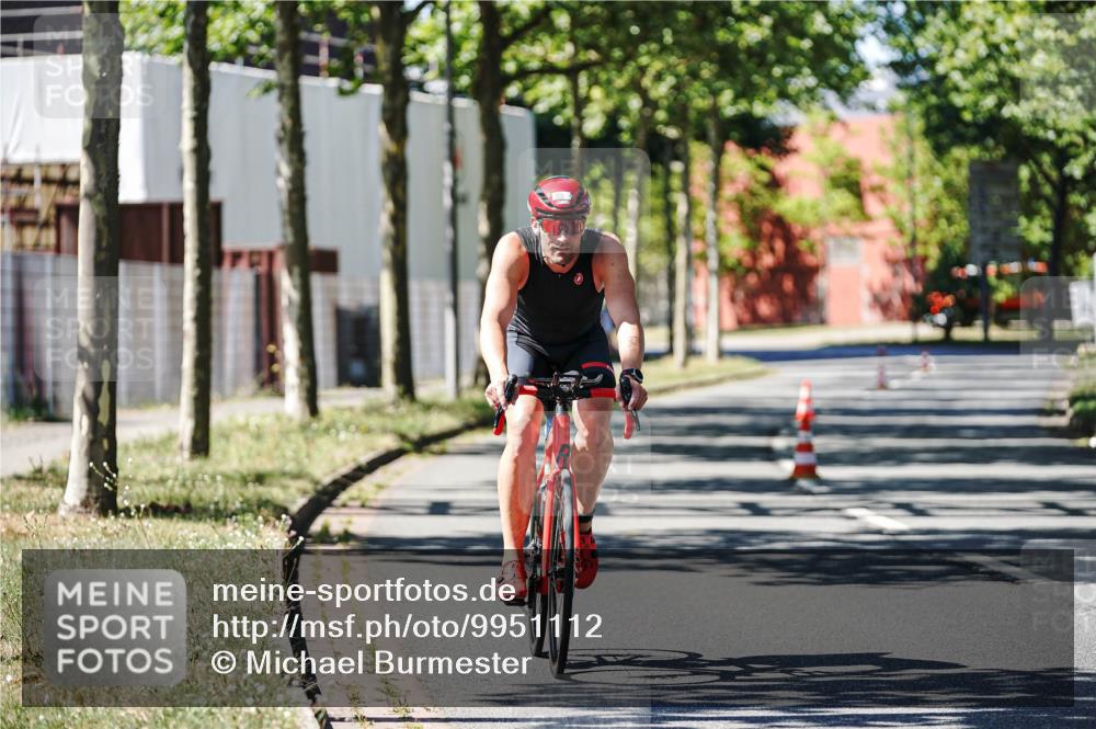 09.08.2026 - GEWOBA Citytriathlon Bremen Michael Burmester http://msf.ph/oto/9951112 09.08.2026 14:08:06 Radfahren 51, 184 meine-sportfotos.de