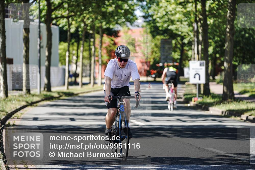 09.08.2026 - GEWOBA Citytriathlon Bremen Michael Burmester http://msf.ph/oto/9951116 09.08.2026 14:08:10 Radfahren 51, 184 meine-sportfotos.de