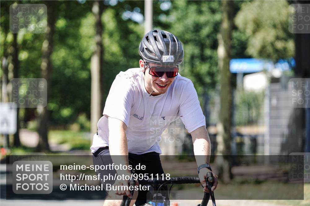 09.08.2026 - GEWOBA Citytriathlon Bremen Michael Burmester http://msf.ph/oto/9951118 09.08.2026 14:08:11 Radfahren 51, 184 meine-sportfotos.de