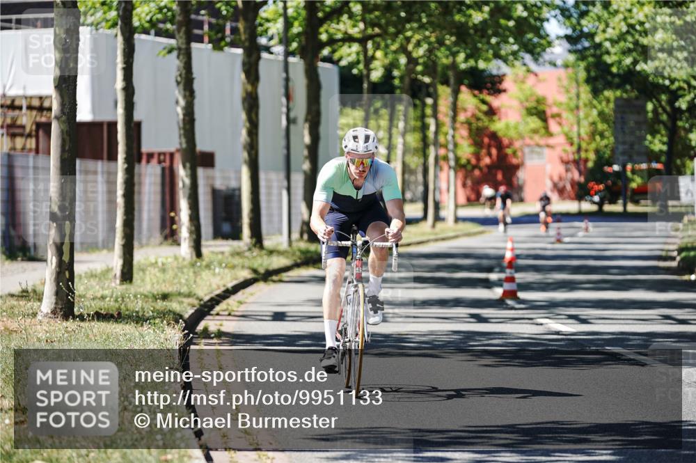 09.08.2026 - GEWOBA Citytriathlon Bremen Michael Burmester http://msf.ph/oto/9951133 09.08.2026 14:09:05 Radfahren 32, 156 meine-sportfotos.de