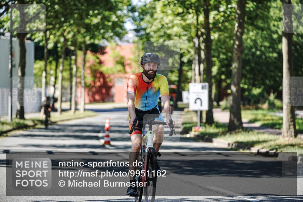 09.08.2026 - GEWOBA Citytriathlon Bremen Michael Burmester http://msf.ph/oto/9951162 09.08.2026 14:09:29 Radfahren 15, 29, 77, 78, 141, 164, 168, 170, 178, 181, 185, 187, 189 meine-sportfotos.de