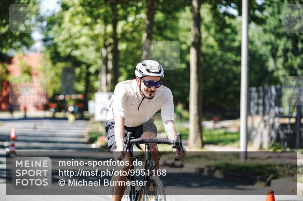 09.08.2026 - GEWOBA Citytriathlon Bremen Michael Burmester http://msf.ph/oto/9951168 09.08.2026 14:09:35 Radfahren 15, 29, 77, 78, 141, 164, 168, 178, 189 meine-sportfotos.de